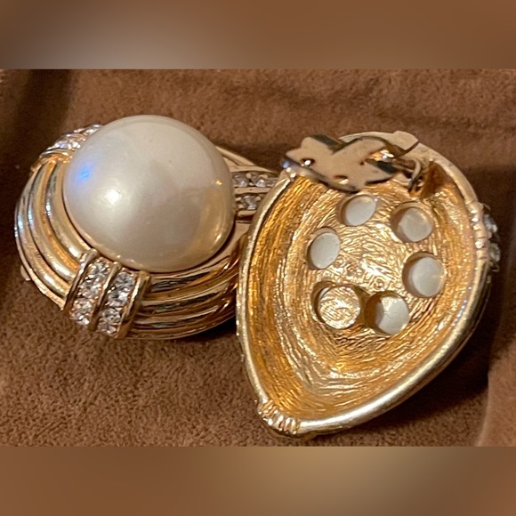 Vintage Ciner Faux Pearl Tear Drop Swarovski Crystal Clip-on Earrings - Picture 5 of 9